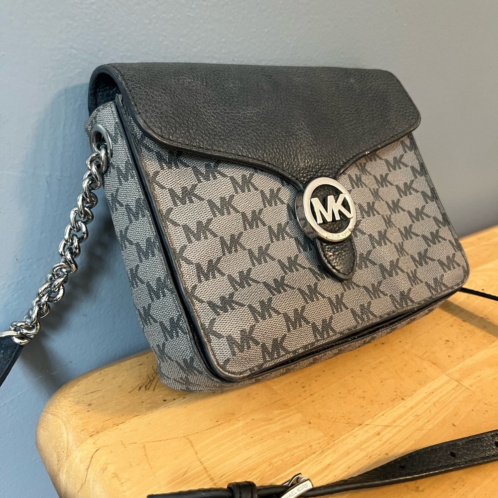 Michael kors crossbody